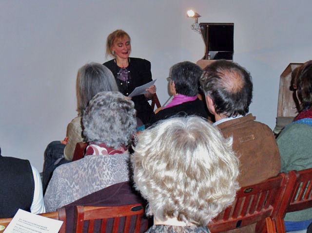 «Bei Durchsicht meiner Bücher» Chansonabend mit Claudia Sutter Catrina | 25.12.2012